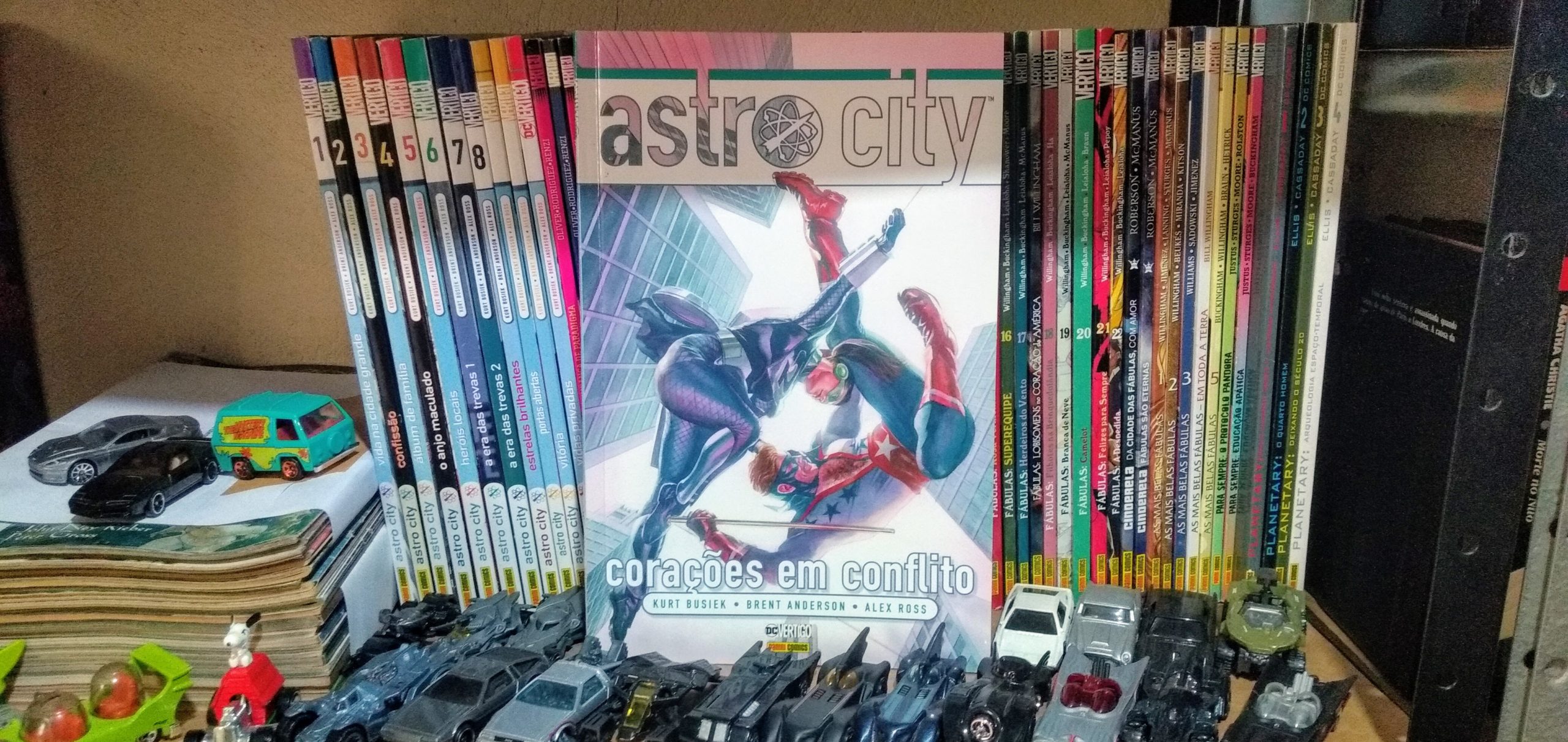 Astro City vol. 12 - Corações em Conflito - outubro de 2019 - capa